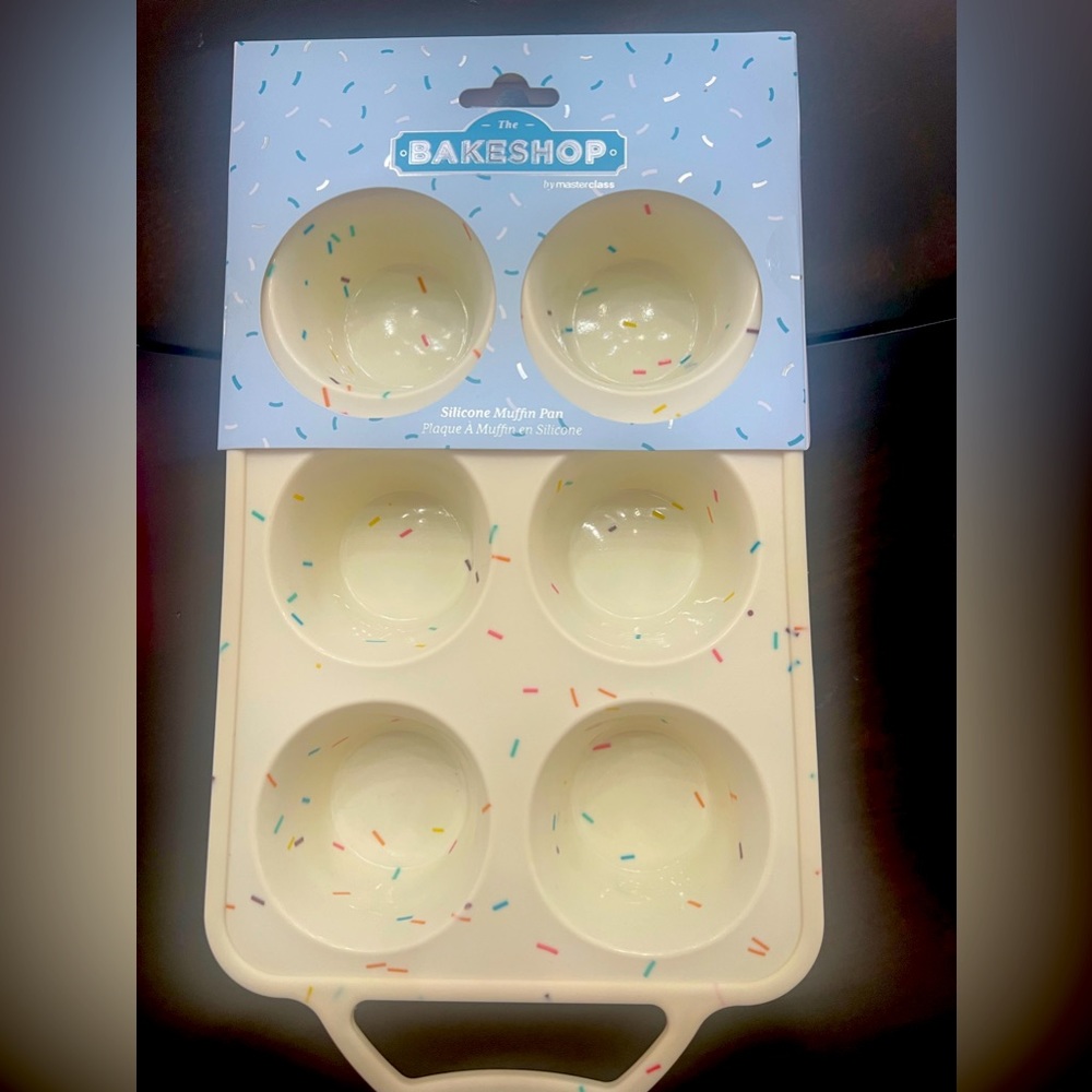 Bakeshop. Muffin and heart Silicone molds ( 2 sets) - Picture 3 of 4